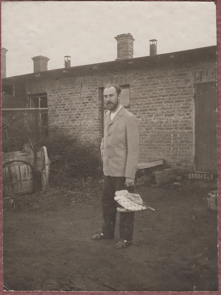 Jaan Tõnisson Eerikal teel sauna enne vangiminekut