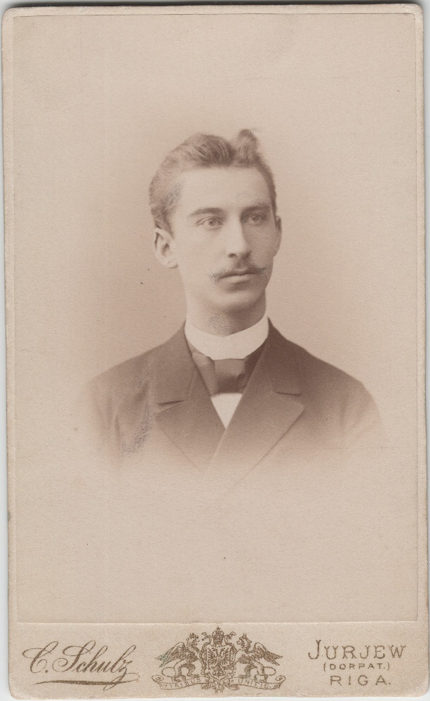 Portree Jaan Tõnissonist pärast ülikooli lõpetamist.