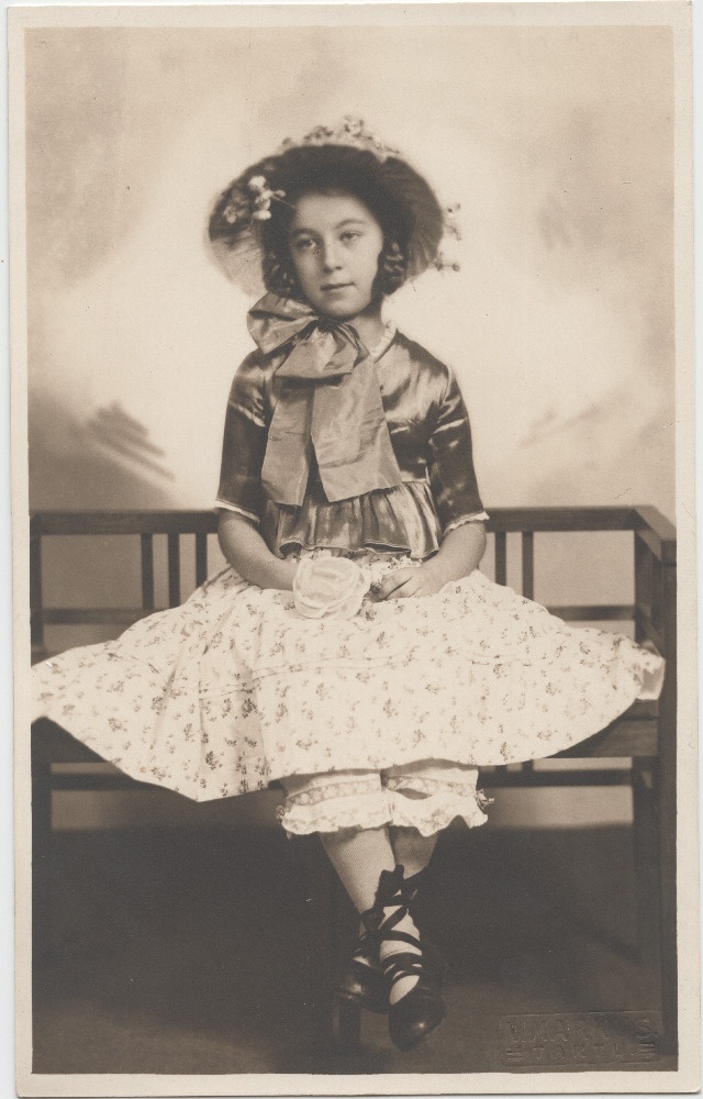 Stuudiofoto Lagle Tõnissonist.