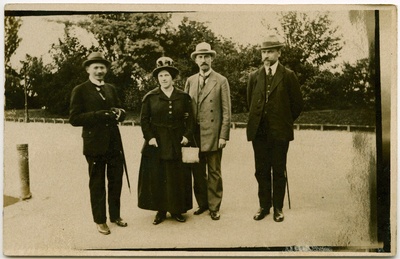 Jaan Tõnisson välisdelegatsiooni liikmete ja abikaasaga Kopenhaagenis  duplicate photo