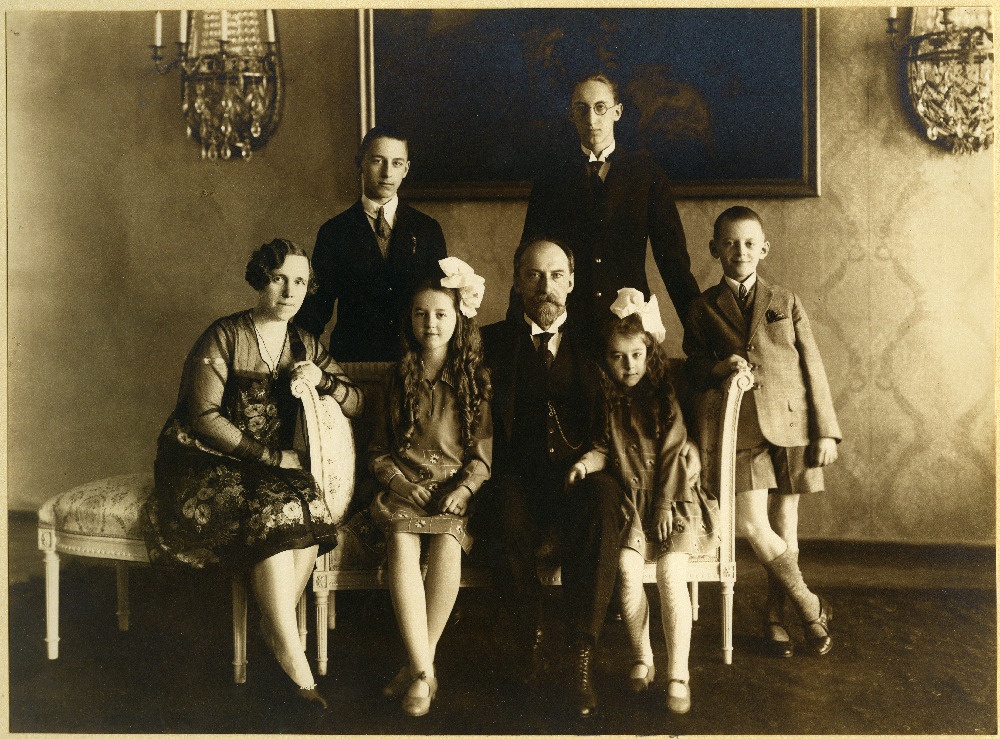 Tõnissonide perekonnafoto.