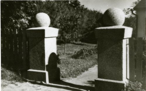 Ülenurme mõisa valitsejamaja värav