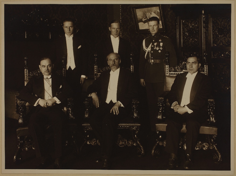 Jaan Tõnisson Soome saadiku Hynnise ja teiste diplomaatilise korpuse esindajatega