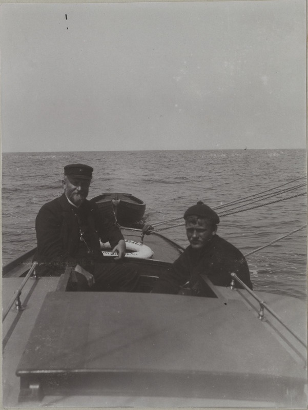 Esiplaanil purjeka "Nordstern" kaks meeskonnaliiget