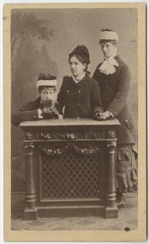 Olga Dietze, abielus Hecht, Frieda Dietze, abielus Cossmann, Selma Dietze, abielus Raehlmann