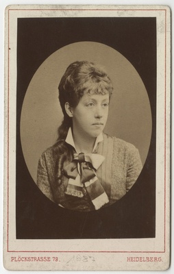 Selma Raehlmanni ovaalportree  duplicate photo