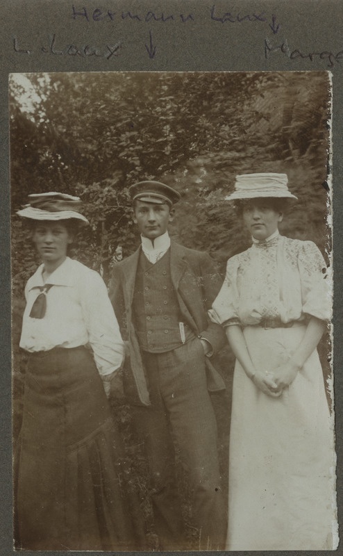 Lucie ja Hermann Laux ning Margarete Raehlmann looduses
