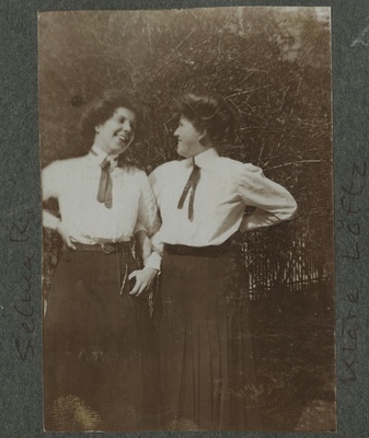 Selma Raehlmann ja Kläre Löftz  duplicate photo