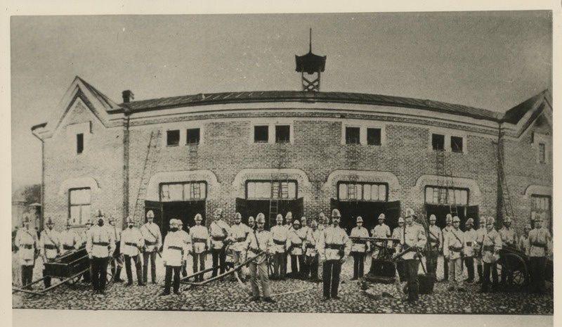 Vana tuletõrjemaja aastast 1865. Koopia fotost
