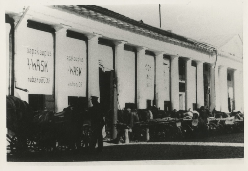 Tartu Kaubahoov A. Waski saapakaupluse poolt. Koopia fotost