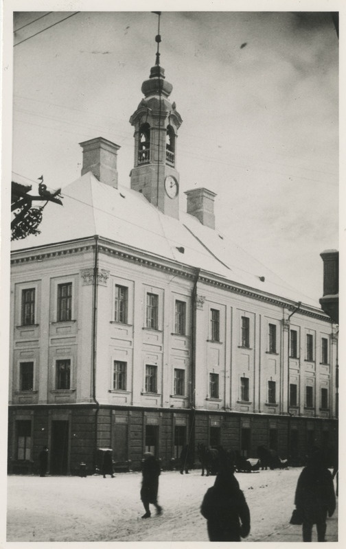 Tartu raekoda talvel. Vaade Ülikooli tänavalt.