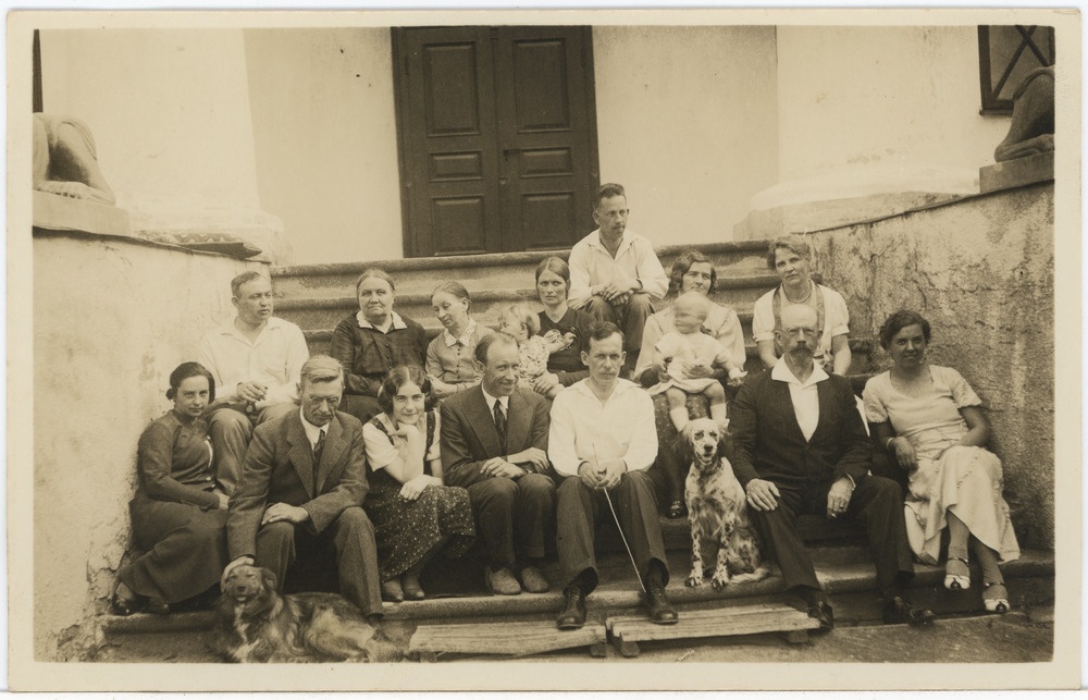 Seltskond Voltveti mõisa trepil