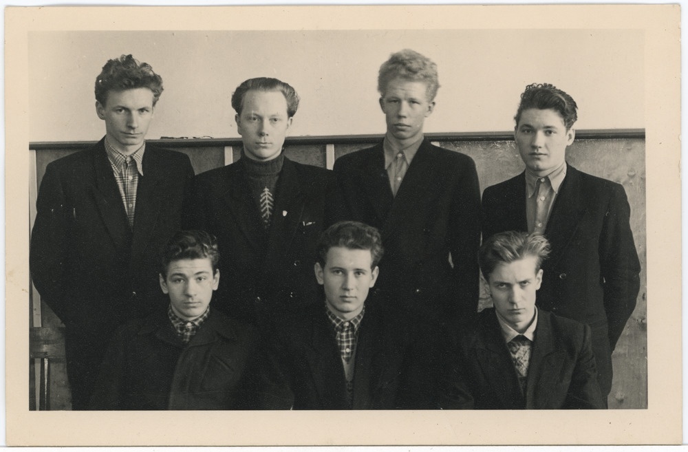 Poistegrupp, esimeses reas kolmas oletatavalt Juventin Tenisberg