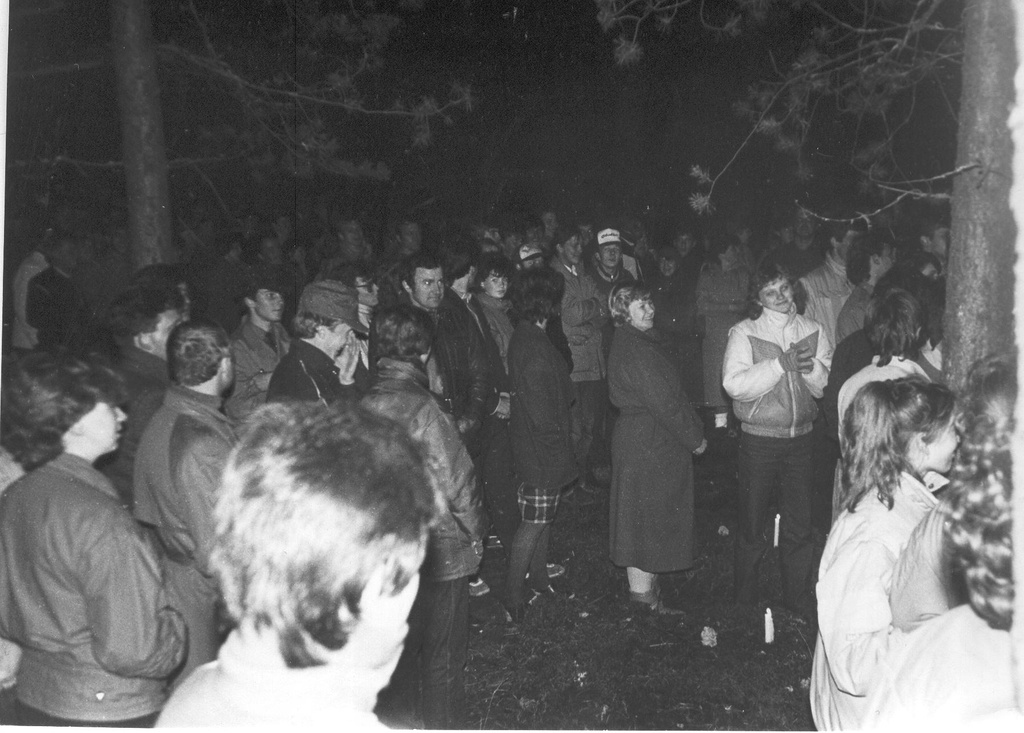 Foto 21.oktoobril 1987.a. Võru kalmistul, vaade rahvale.