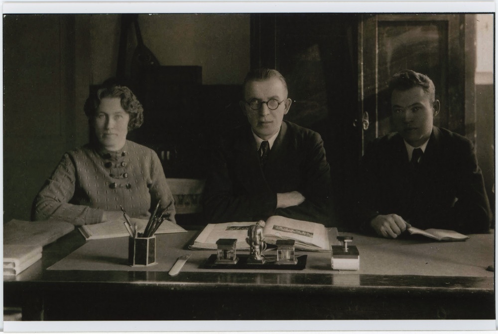 Pisisaare algkooli õpetajad Mare Roos, Ain Otto ja Erich Meister, fotokoopia