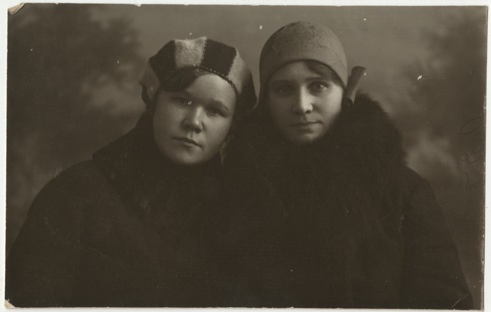 Helvi ja Alice Odenberg, portreefoto