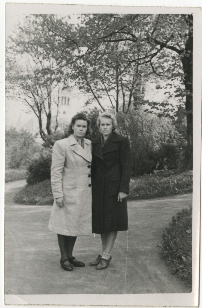 Oletatavalt Alice ja Meeta Odenberg Tallinnas