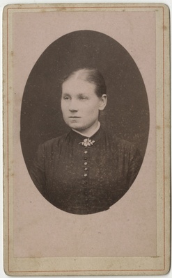 Tuvastamata naisterahvas, portreefoto  duplicate photo