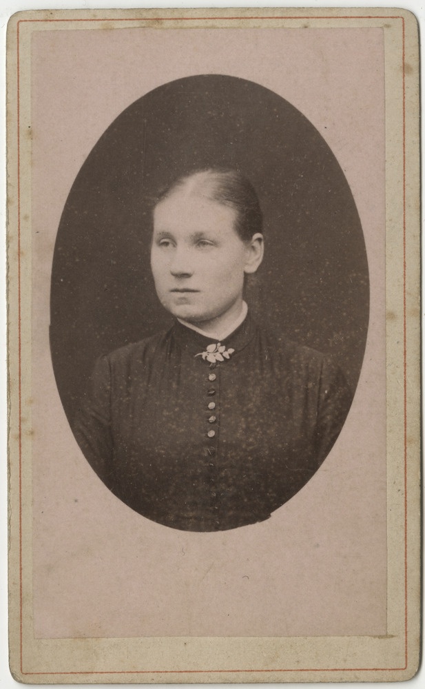 Tuvastamata naisterahvas, portreefoto