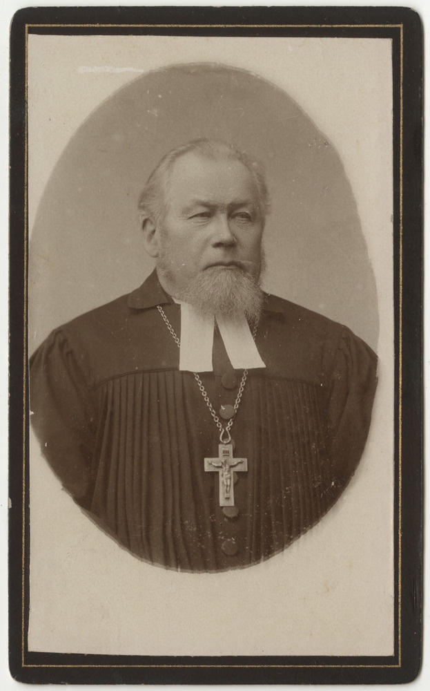 Tuvastamata vaimulik, portreefoto