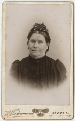 Tuvastamata naisterahvas, portreefoto  duplicate photo