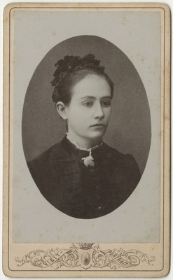 Helmi, portreefoto  duplicate photo