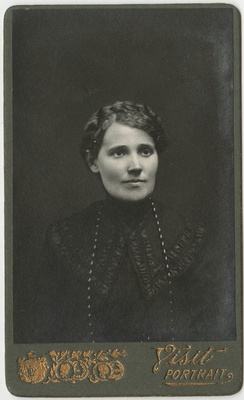 Tuvastamata naisterahvas, portreefoto  duplicate photo