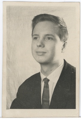 Rein Kaljurand 18-aastaselt, portreefoto  duplicate photo