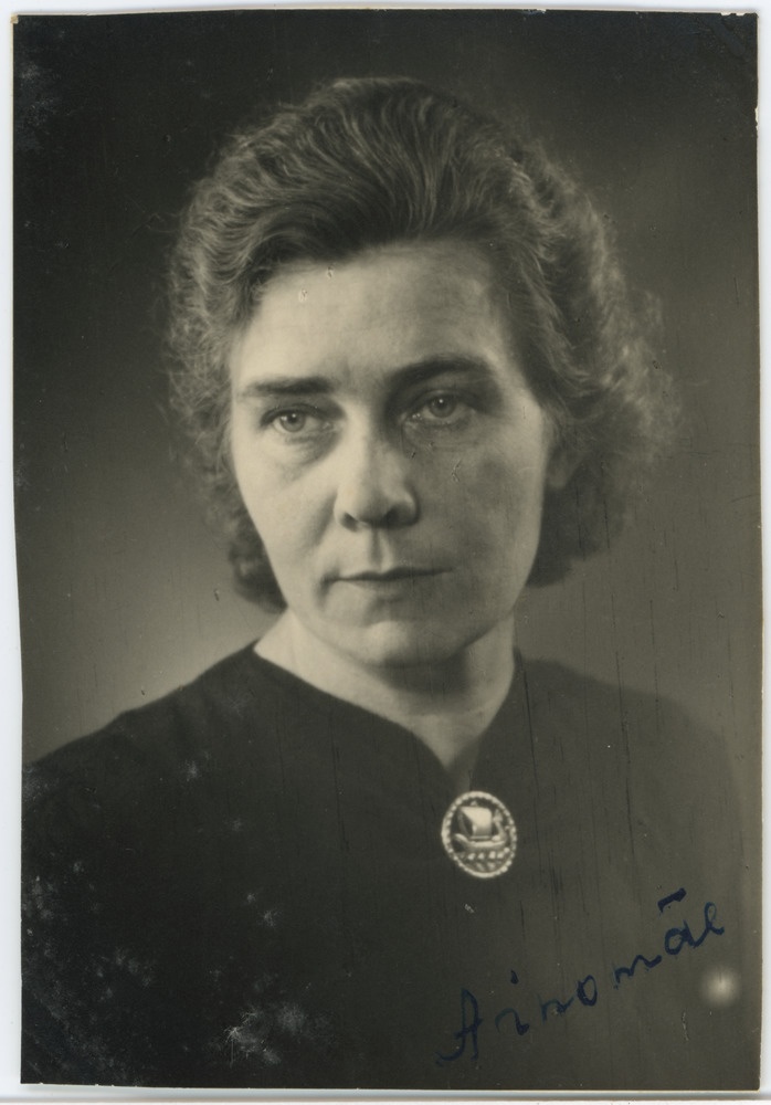 W. Ainumäe, portreefoto