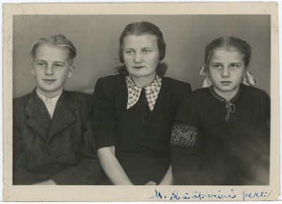 M. Kääparini perepilt  duplicate photo