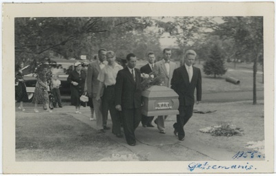 Julie Kuuse matused Detroitis  duplicate photo