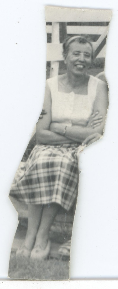 Emilie Johanna Kalkun naermas
