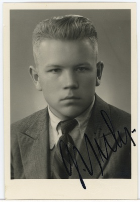 Määratlemata noormees  duplicate photo