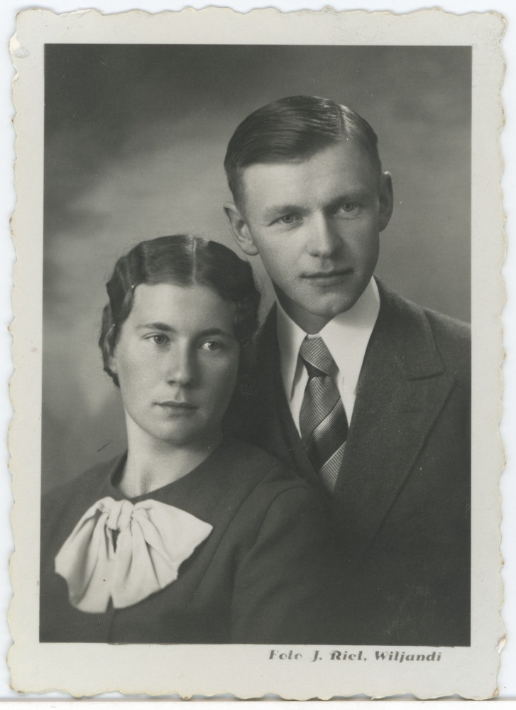 Määratlemata isikud - noor naine ja mees