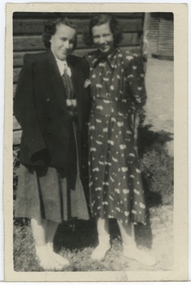 Pärnu kaubandusvalitsuse töötajad 1950.ndatel aastatel  duplicate photo