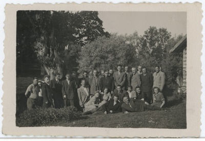 Grupp määratlemata inimesi  duplicate photo