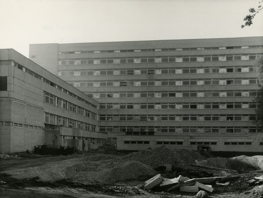 Magdaleena / IV haigla Tallinnas, vaade valmimisjärgus hoonele. Arhitektid Kalju Luts, Hansi Aru