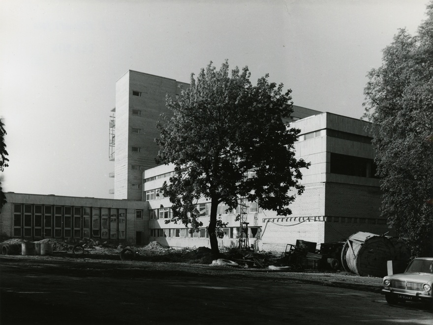 Magdaleena / IV haigla Tallinnas, vaade valmimisjärgus hoonele. Arhitektid Kalju Luts, Hansi Aru