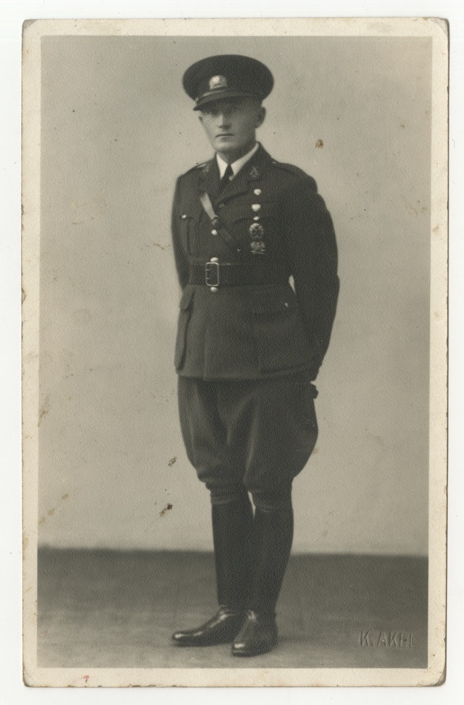 Hugo Karis (Karlson) kaitseväe mundris