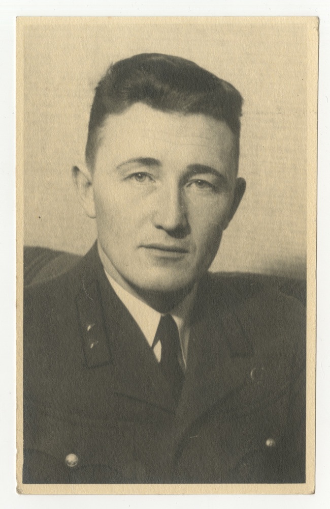 Hugo Karis (Karlson) kaitseväe mundris