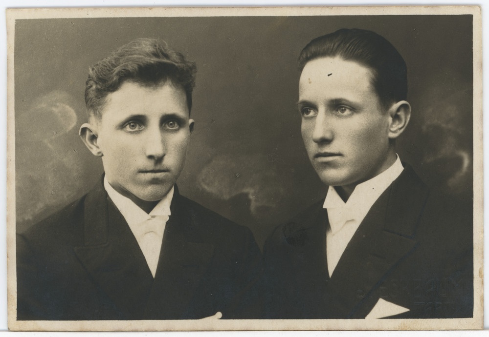 Vennad Aksel ja Arnold Otsus, portreefoto