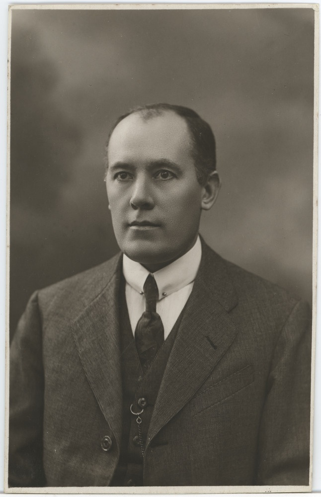 Karl Jaan Kuusk, portreefoto