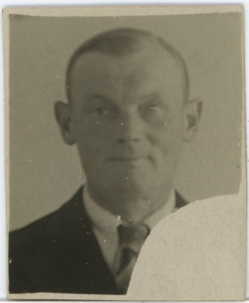 Oskar Augla, dokumendifoto