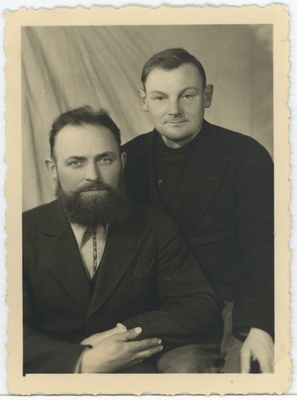 Oskar Augla koos tallimehega, portreefoto  duplicate photo