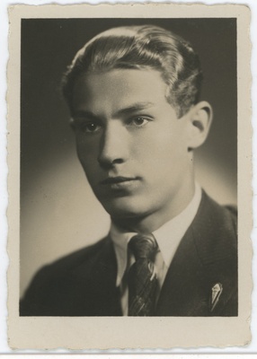 Arved Luitsalu, Tartu ühis-kaubanduskooli abiturient, portreefoto  duplicate photo