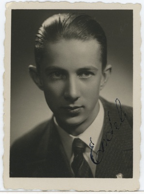 Tartu ühis-kaubanduskooli abiturient Endel Vilde, portreefoto  duplicate photo