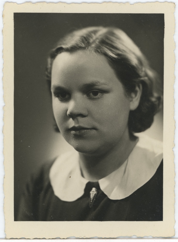 Tartu Ühis-kommertsgümnaasiumi abiturient, portreefoto