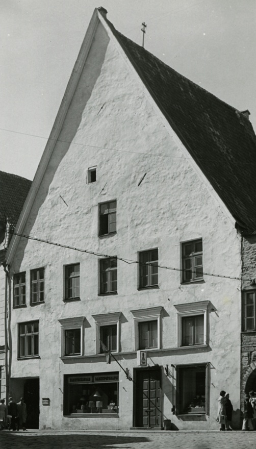 Elamu vanalinnas, fassaadivaade. Ü/e arh Erwin Bernhard, ü/e Konstantin Wilcken