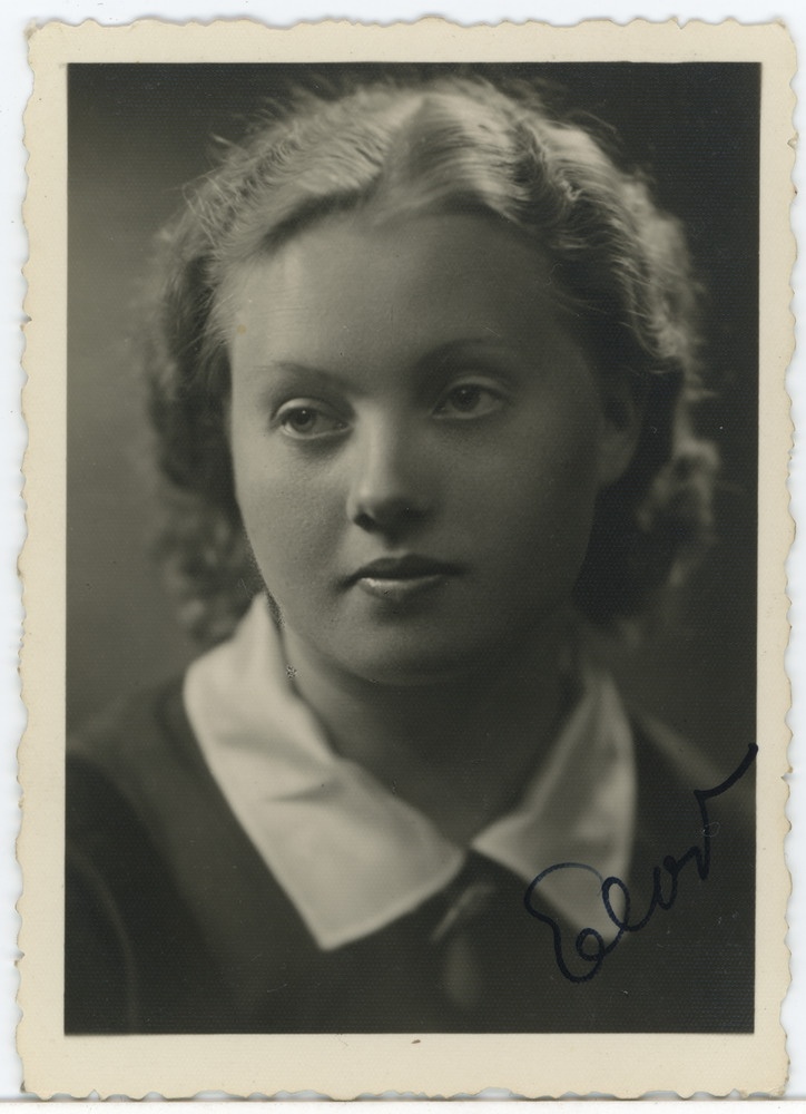 Tartu Ühis-kommertsgümnaasiumi abiturient Elvi Kälissaar, portreefoto