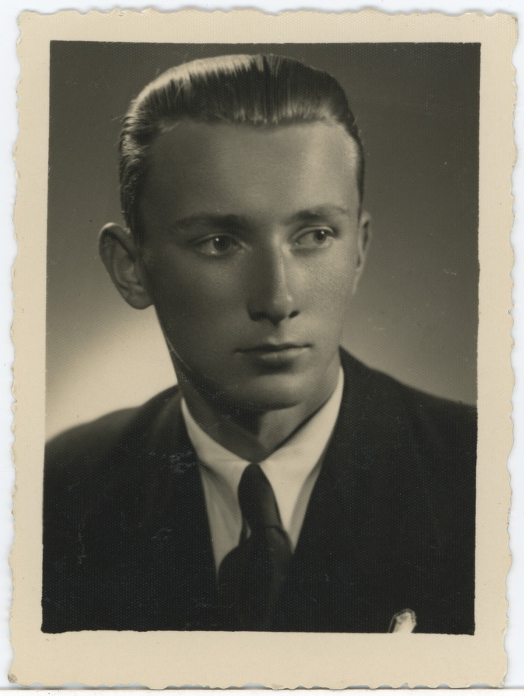 Tartu Ühis-kommertsgümnaasiumi abiturient, portreefoto